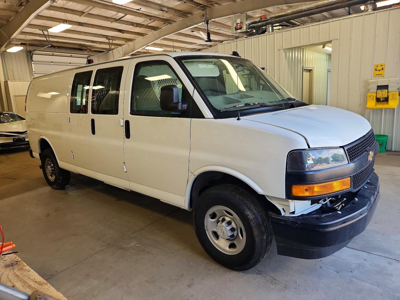 2024 Chevrolet Express G2500 - zdjęcie 4