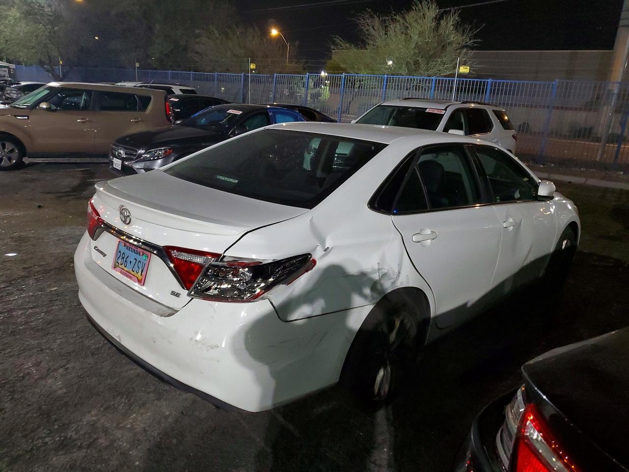 2017 Toyota Camry Se - zdjęcie 3
