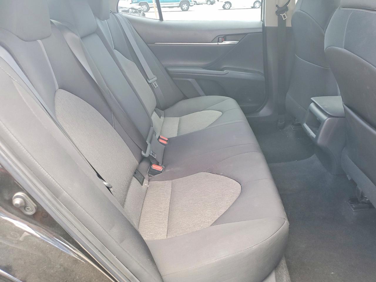 2021 Toyota Camry Le - zdjęcie 10