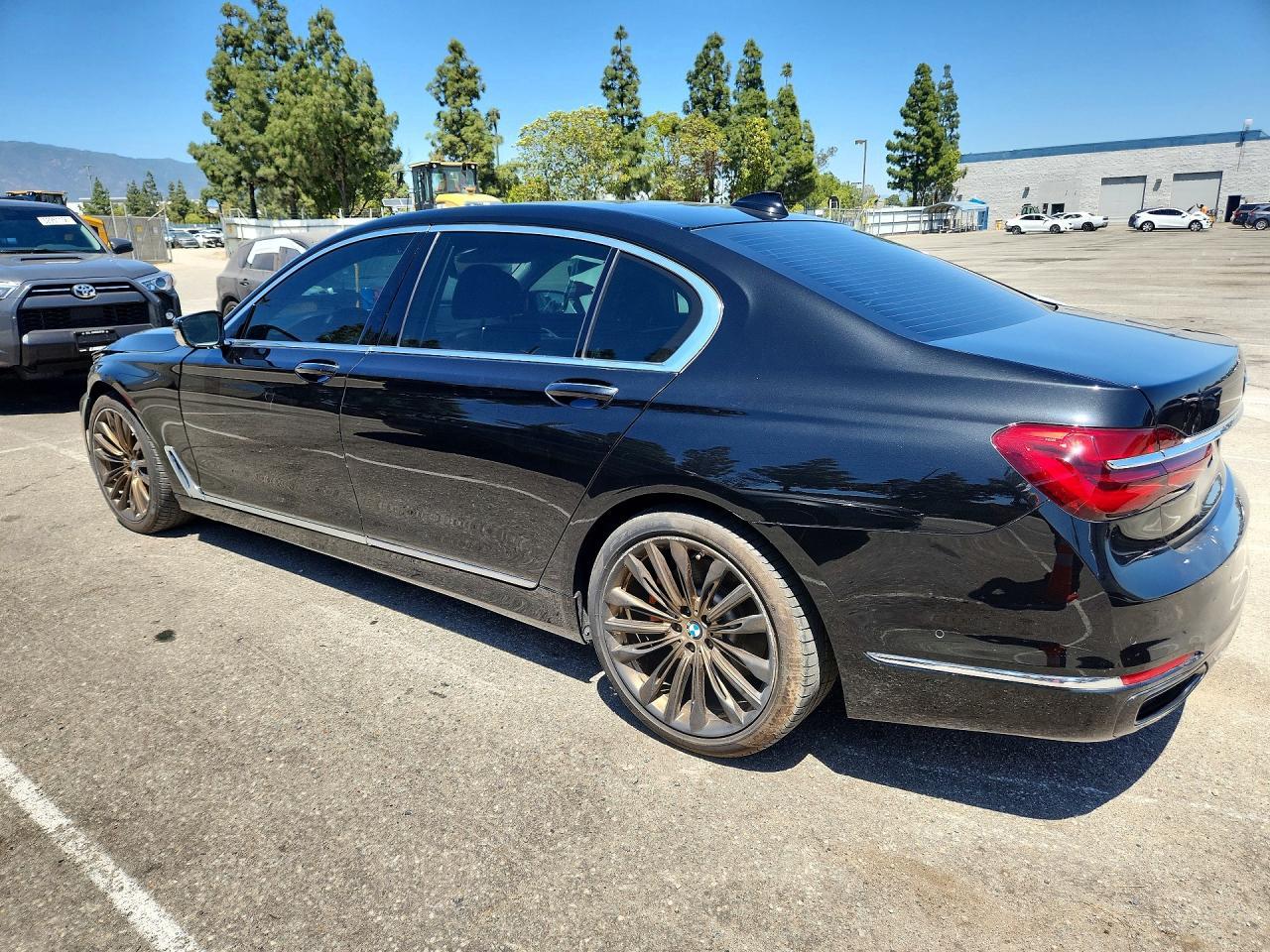 2016 BMW 750 I - zdjęcie 2