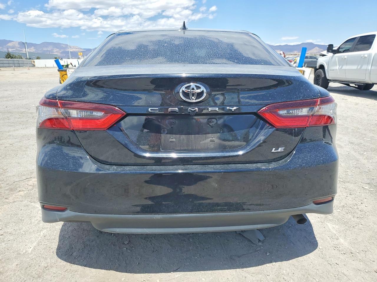 2021 Toyota Camry Le - zdjęcie 6