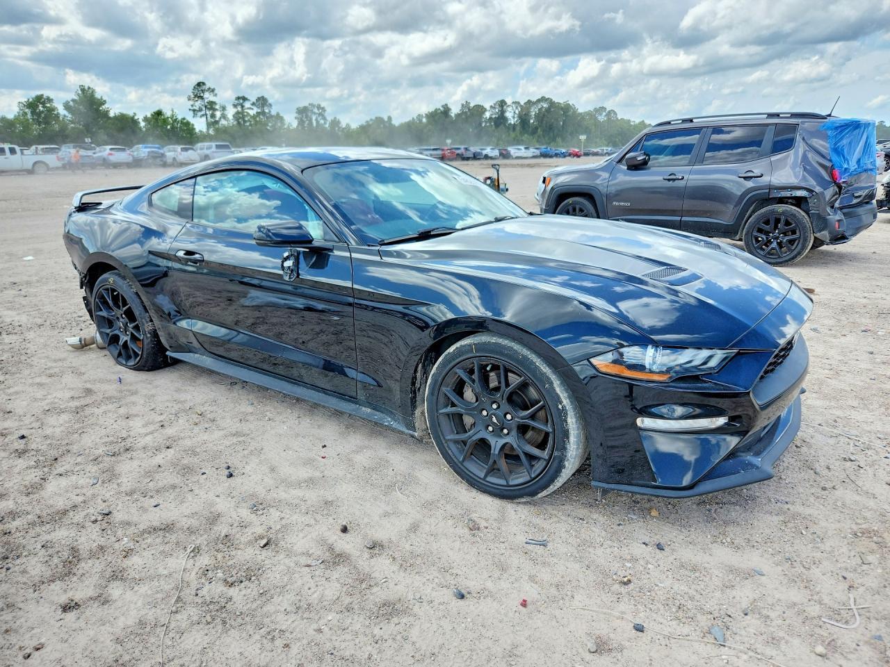 Ford Mustang - zdjęcie 4