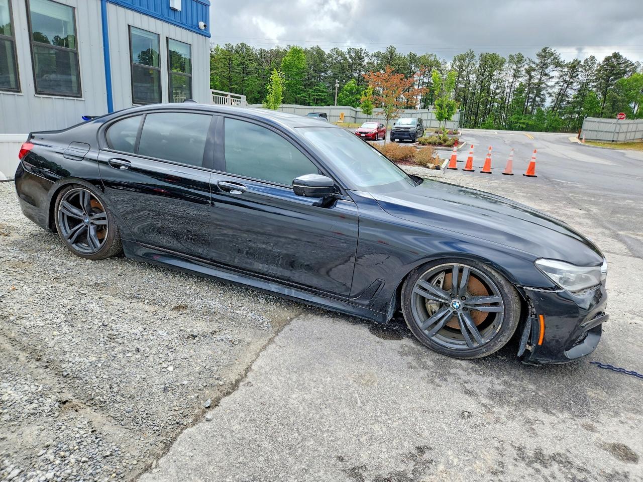 2018 BMW 750 Xi - zdjęcie 4