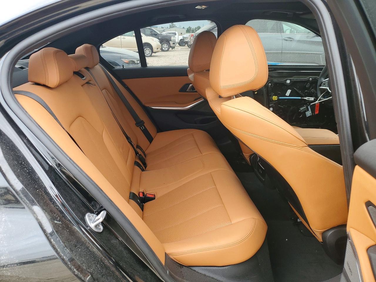 2025 BMW 330I - zdjęcie 10