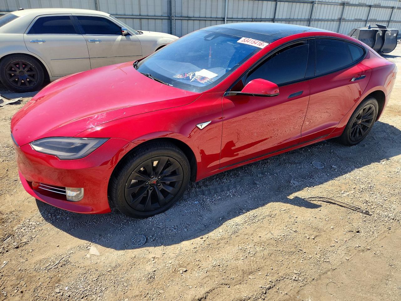 2016 Tesla Model S - zdjęcie główne