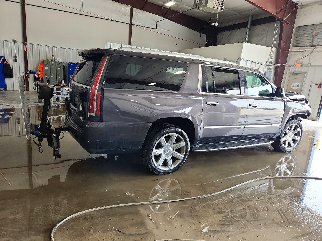 2018 Cadillac Escalade Esv Luxury - zdjęcie 3