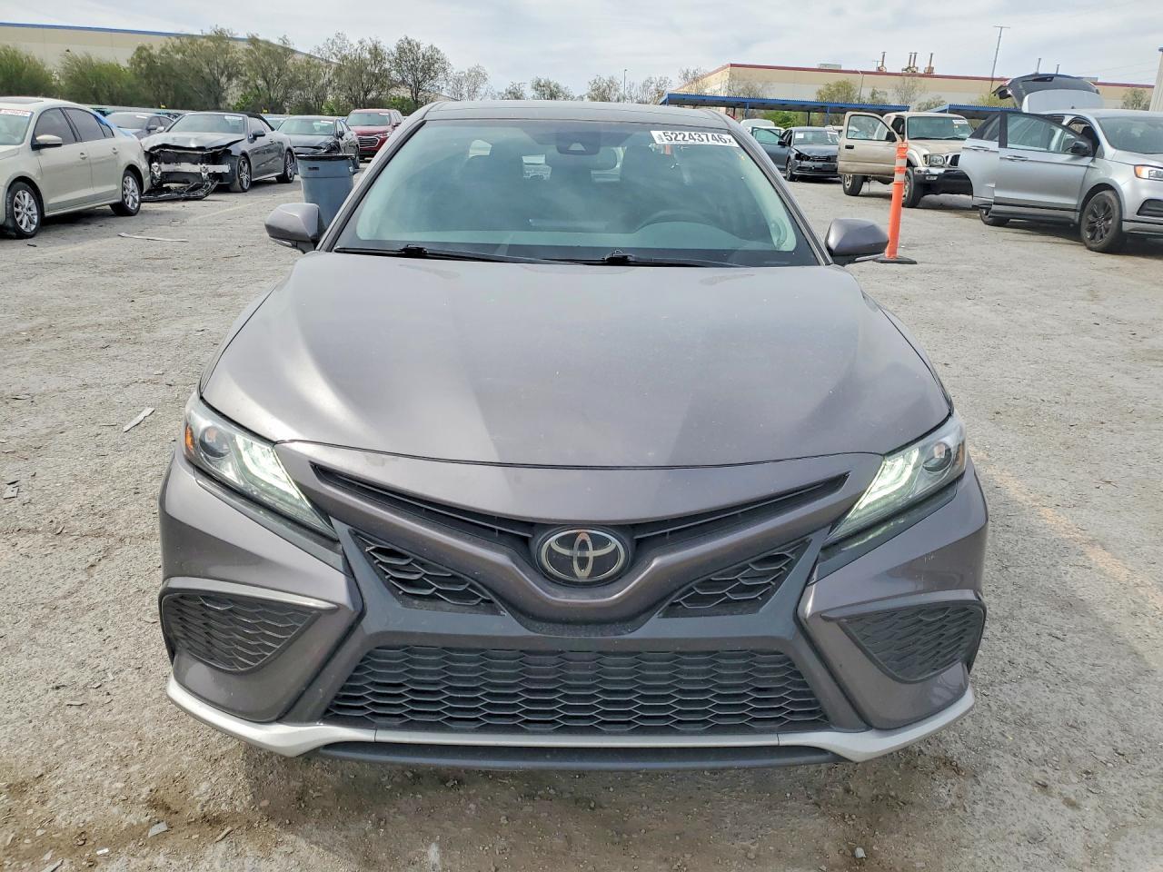2021 Toyota Camry Xse - zdjęcie 5