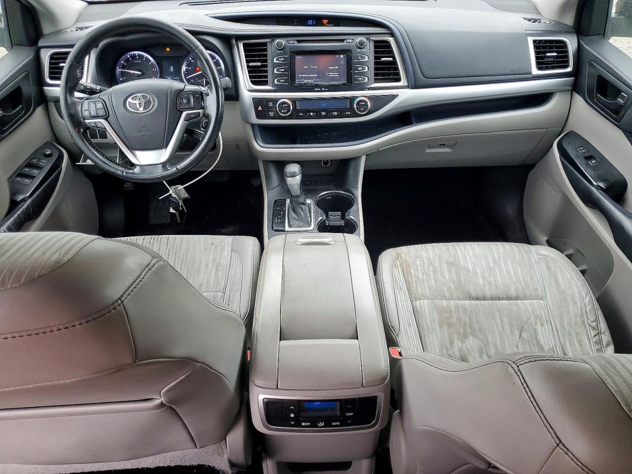 2014 Toyota Highlander Le Plus - zdjęcie 8