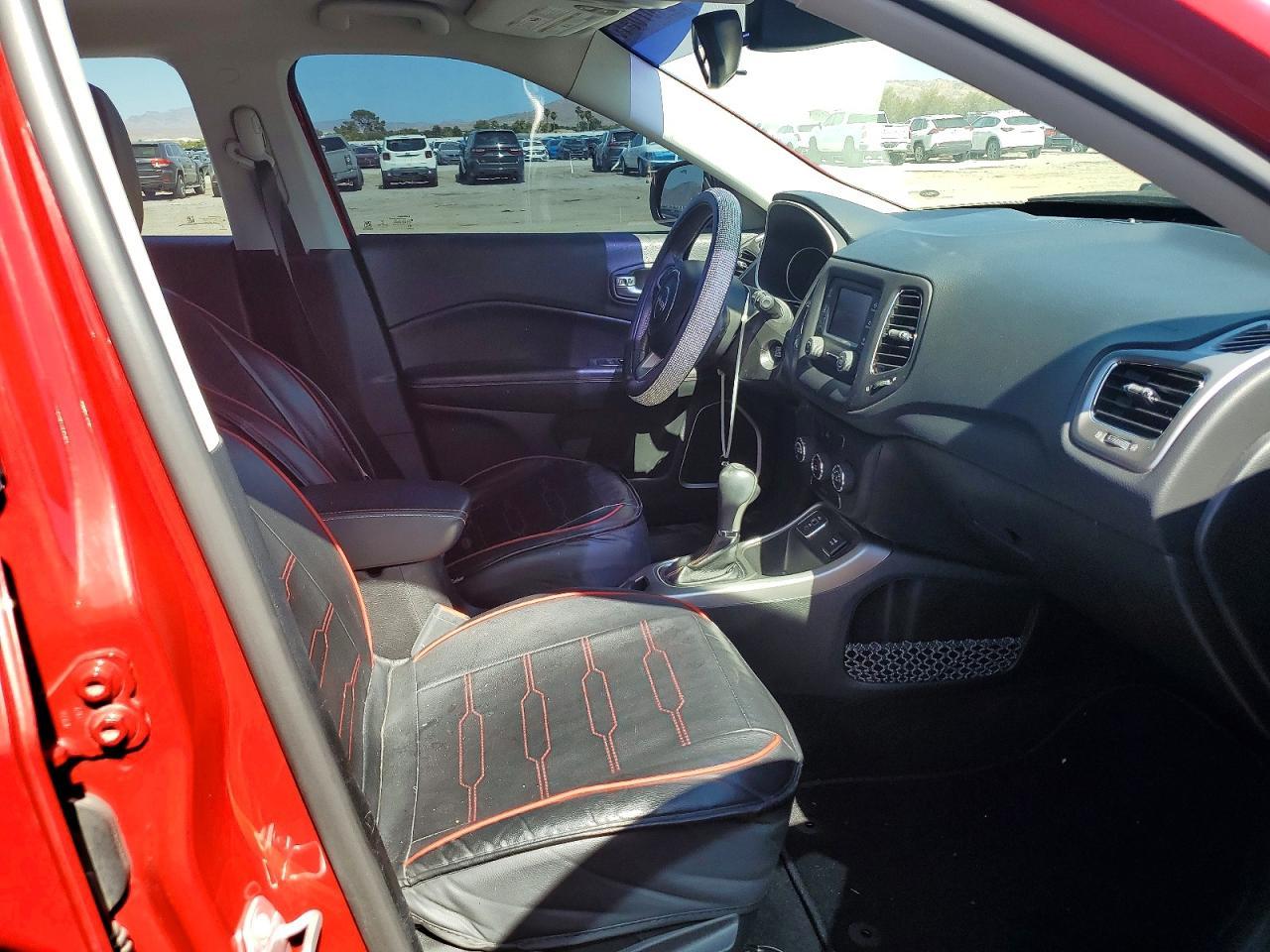 2017 Jeep Compass Latitude - zdjęcie 13