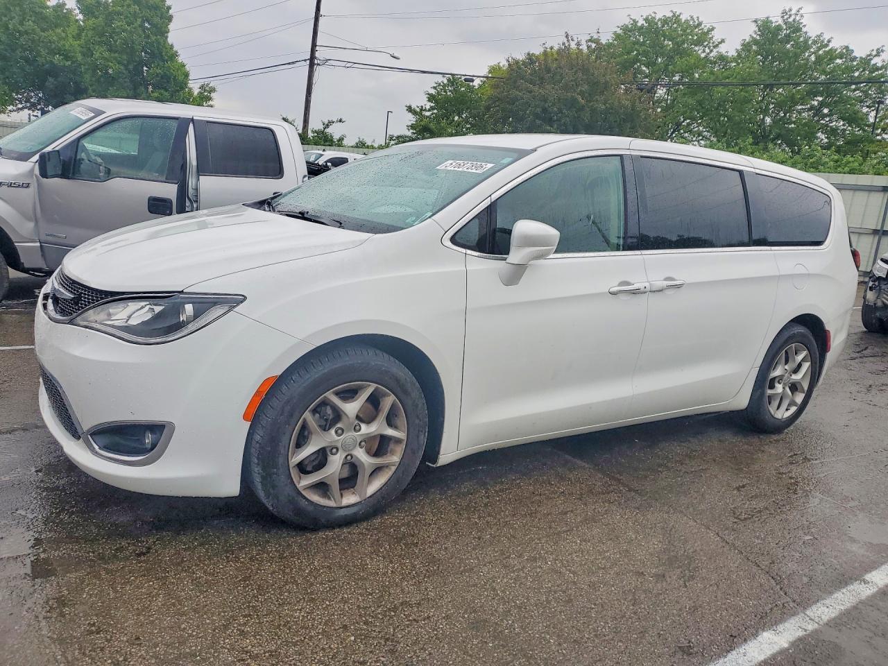 2018 Chrysler Pacifica Touring Plus - zdjęcie główne