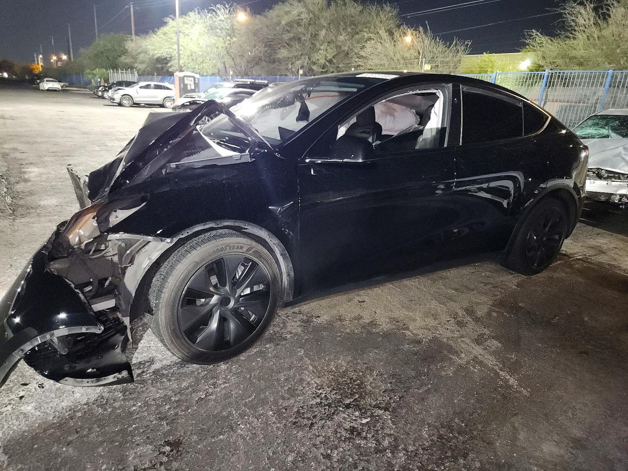 2025 Tesla Model Y - zdjęcie główne