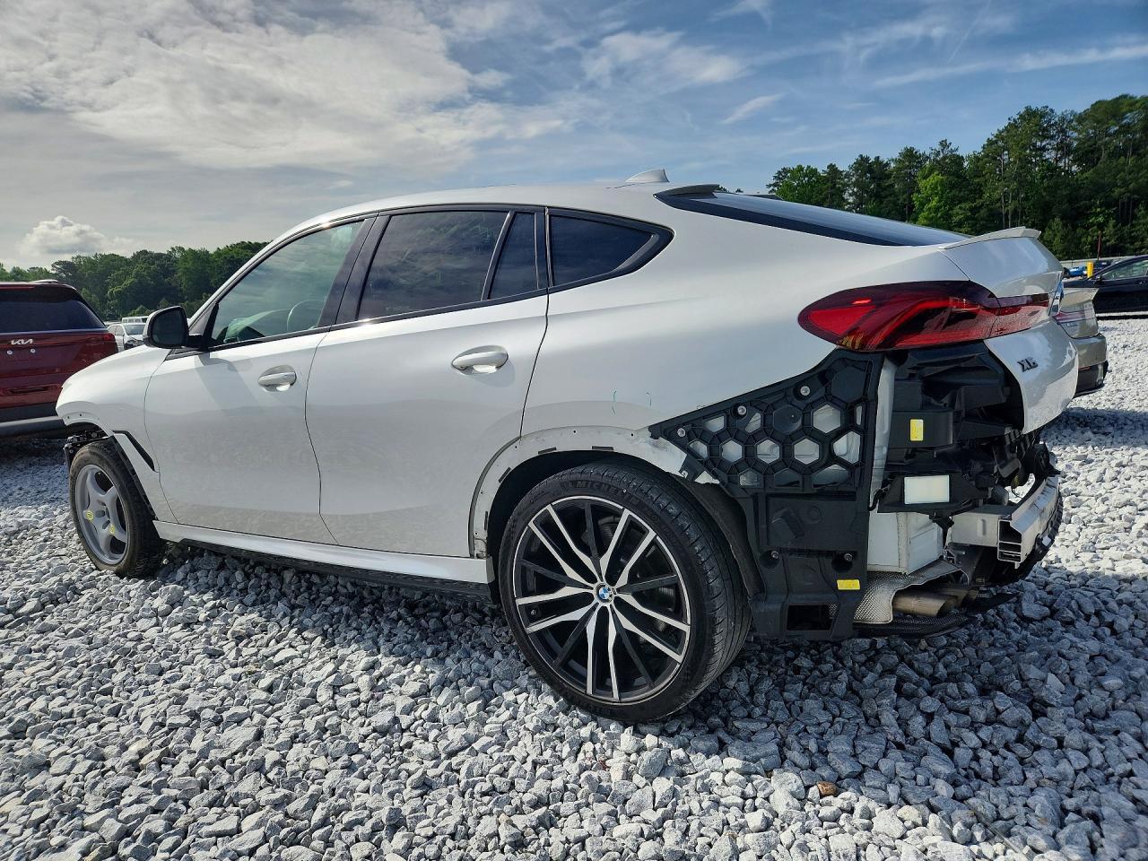 2021 BMW X6 M50I - zdjęcie 2