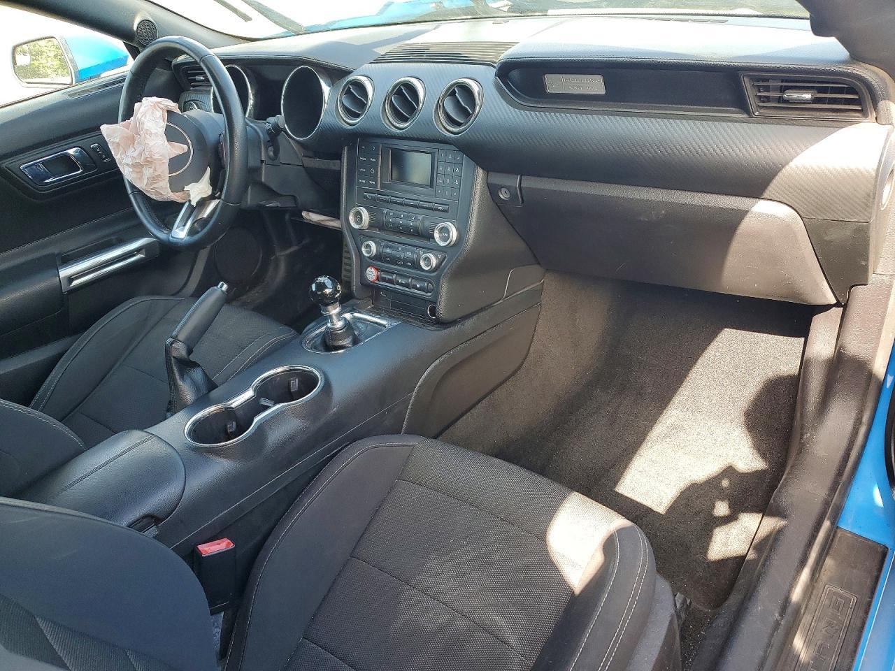 2017 Ford Mustang - zdjęcie 8