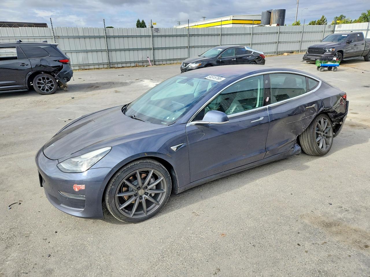 2018 Tesla Model 3 - zdjęcie główne