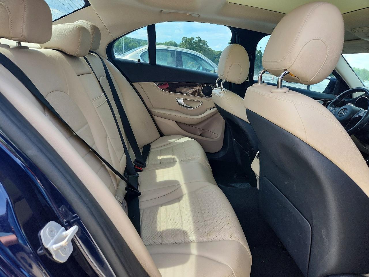 2016 Mercedes-Benz C 300 - zdjęcie 10