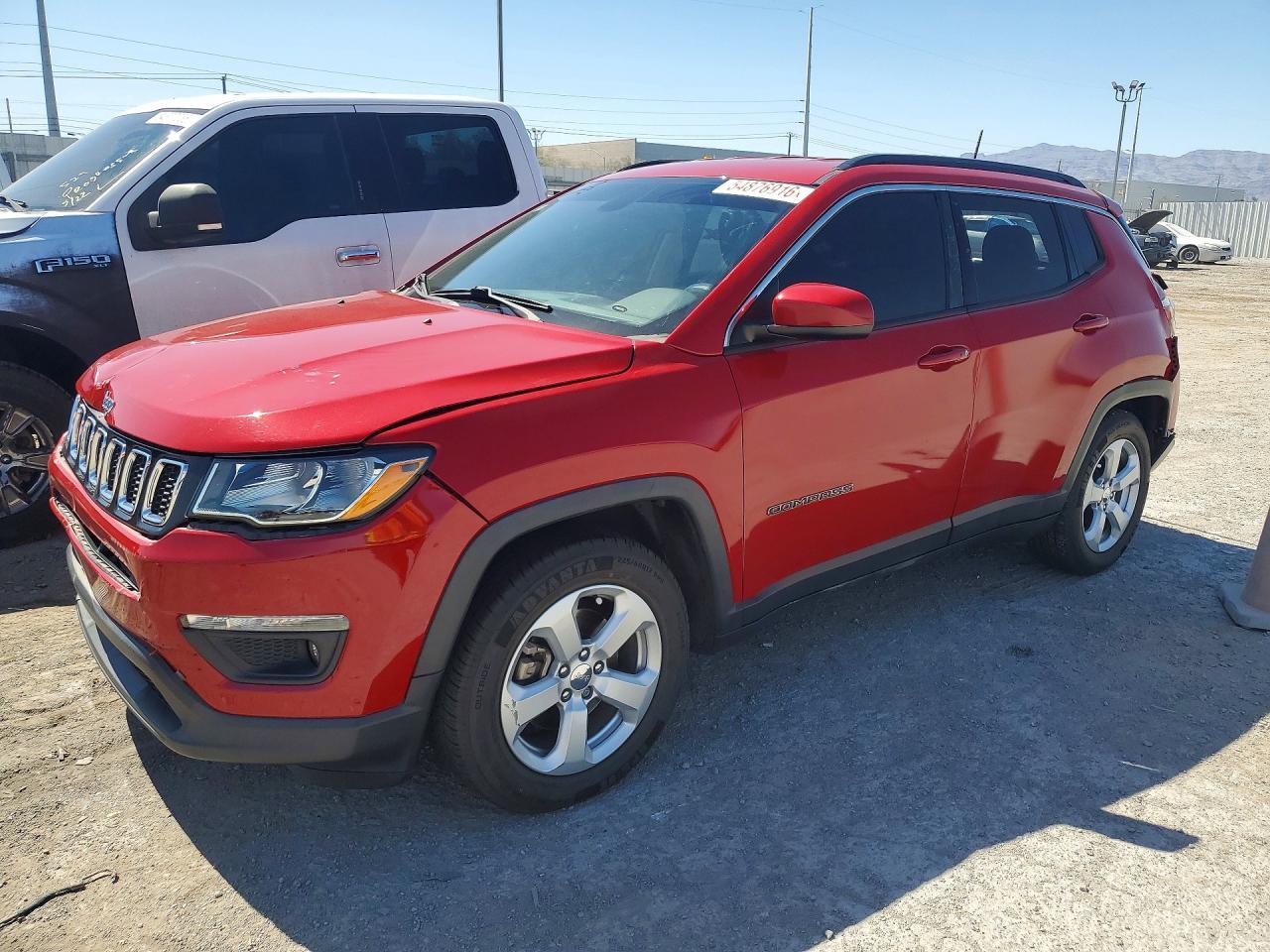 2017 Jeep Compass Latitude - zdjęcie główne