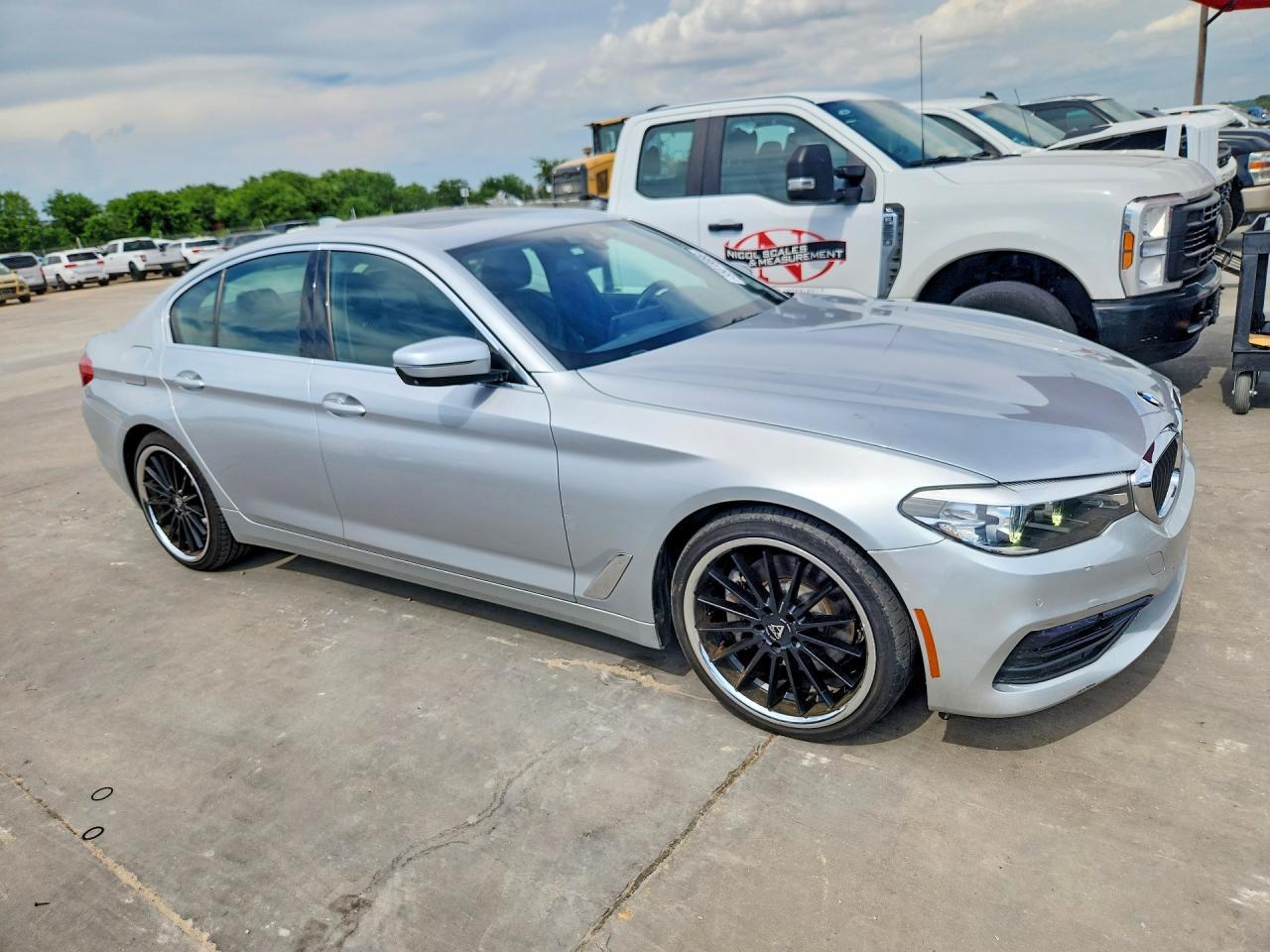 2019 BMW 530 I - zdjęcie 4