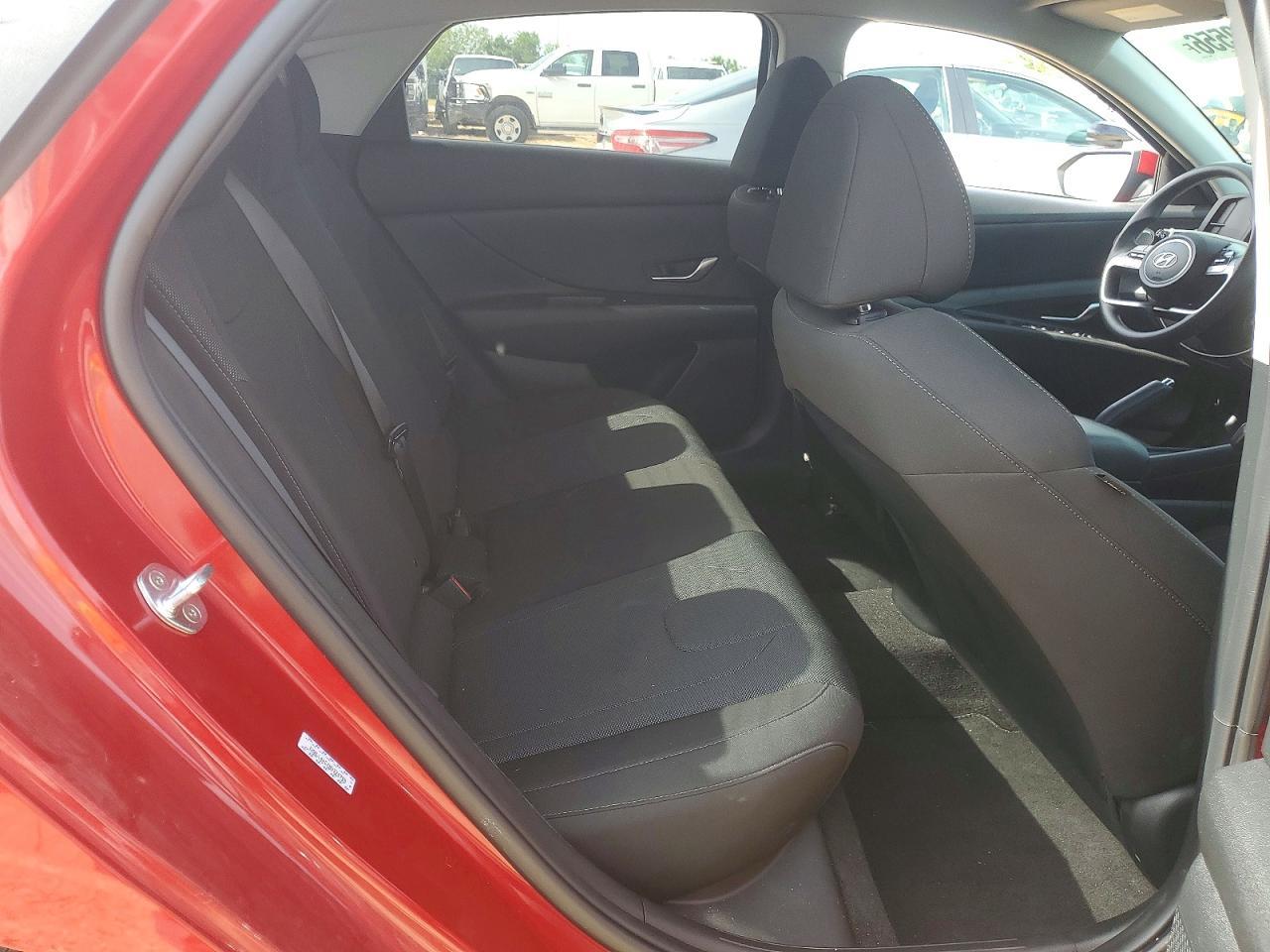 2022 Hyundai Elantra Se - zdjęcie 10