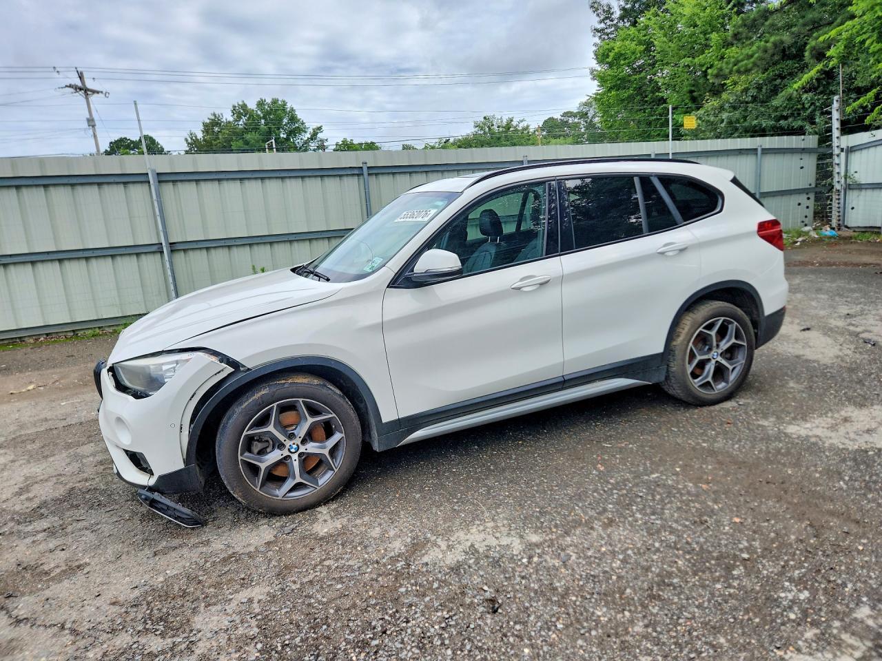 2017 BMW X1 Sdrive28I - zdjęcie główne