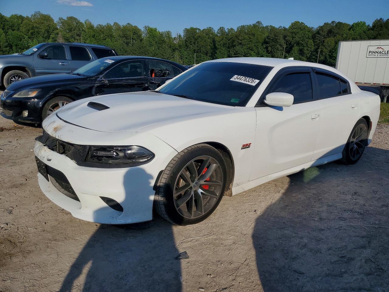 2016 Dodge Charger R - zdjęcie główne
