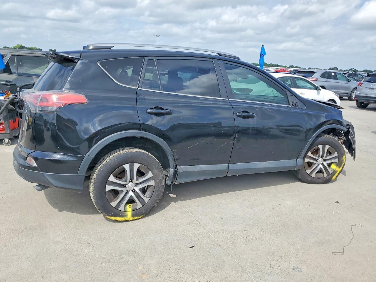 2018 Toyota Rav4 Le - zdjęcie 3