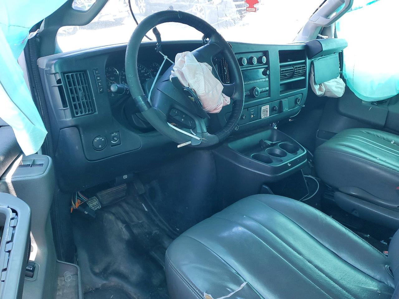 2017 Chevrolet Express G2500 - zdjęcie 8