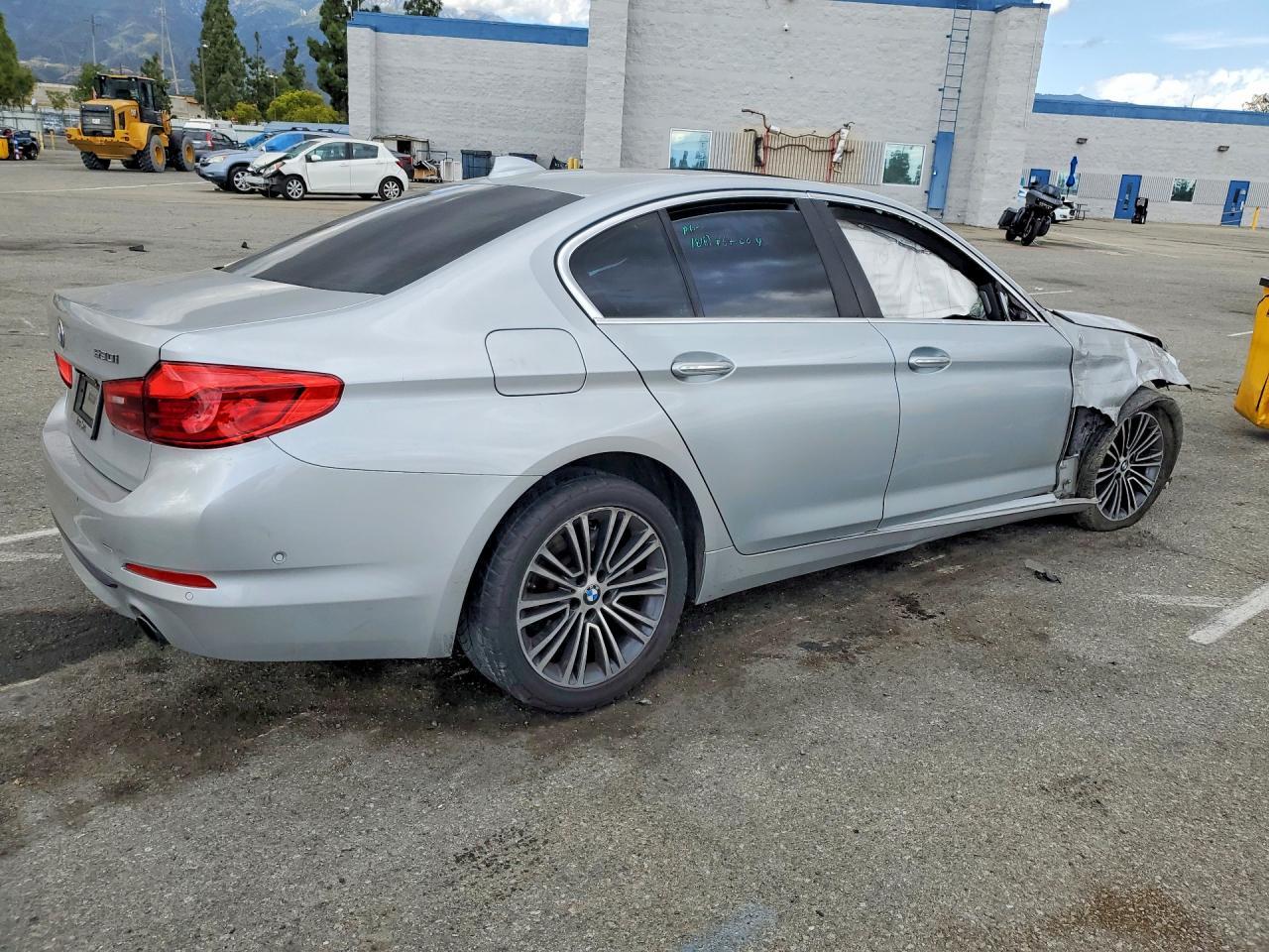 2017 BMW 530 I - zdjęcie 3