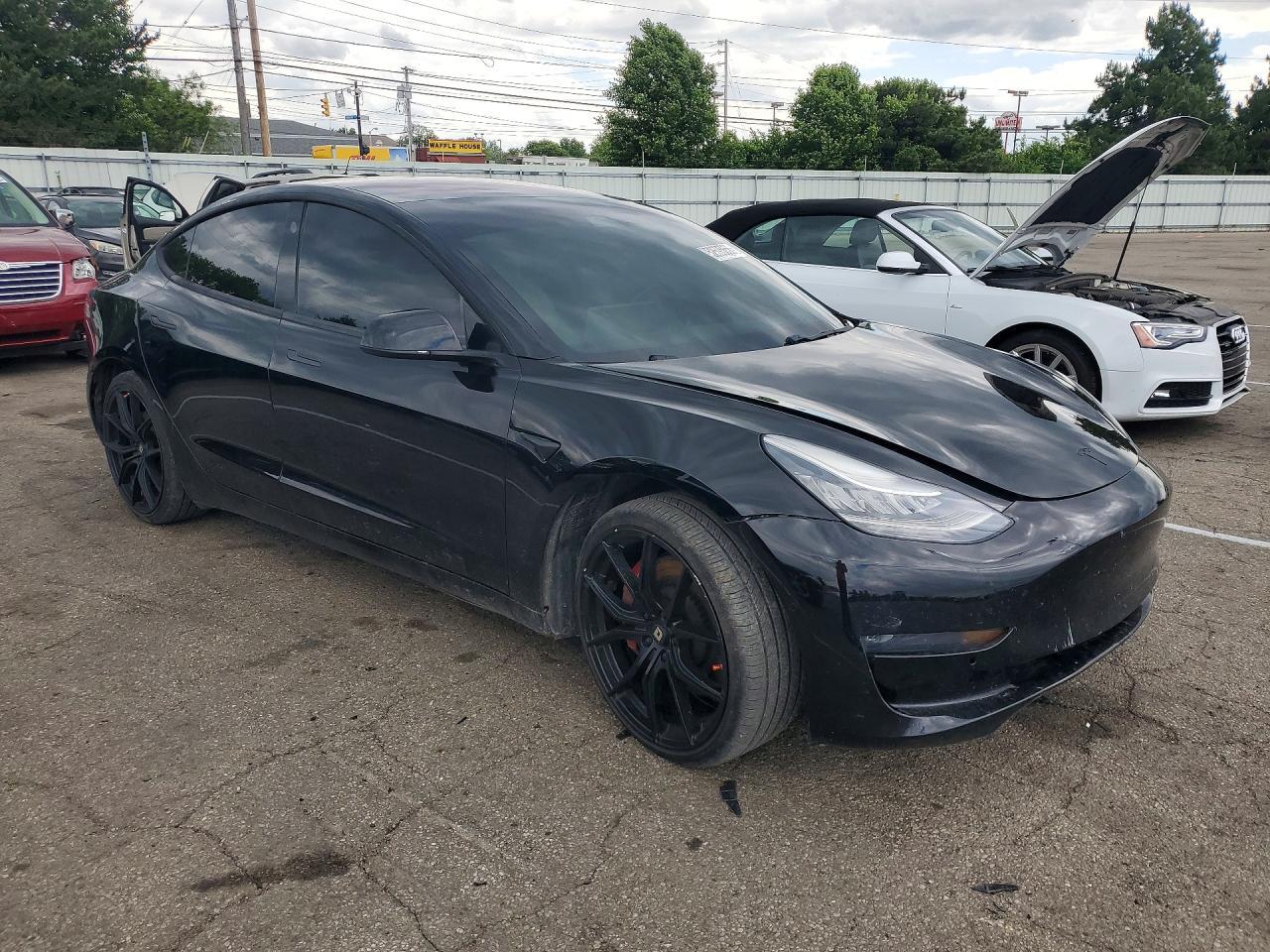 2019 Tesla Model 3 - zdjęcie 4