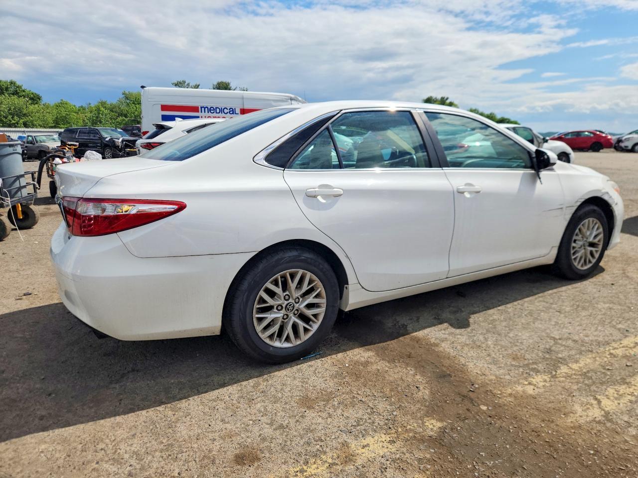 2017 Toyota Camry Le - zdjęcie 3
