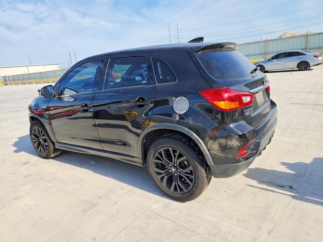2019 Mitsubishi Outlander Sport Es - zdjęcie 2