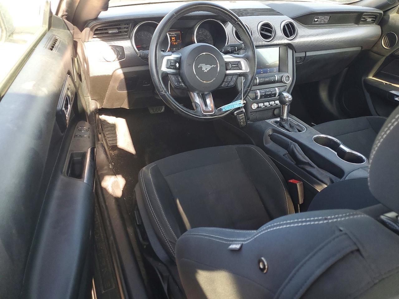 2020 Ford Mustang - zdjęcie 8