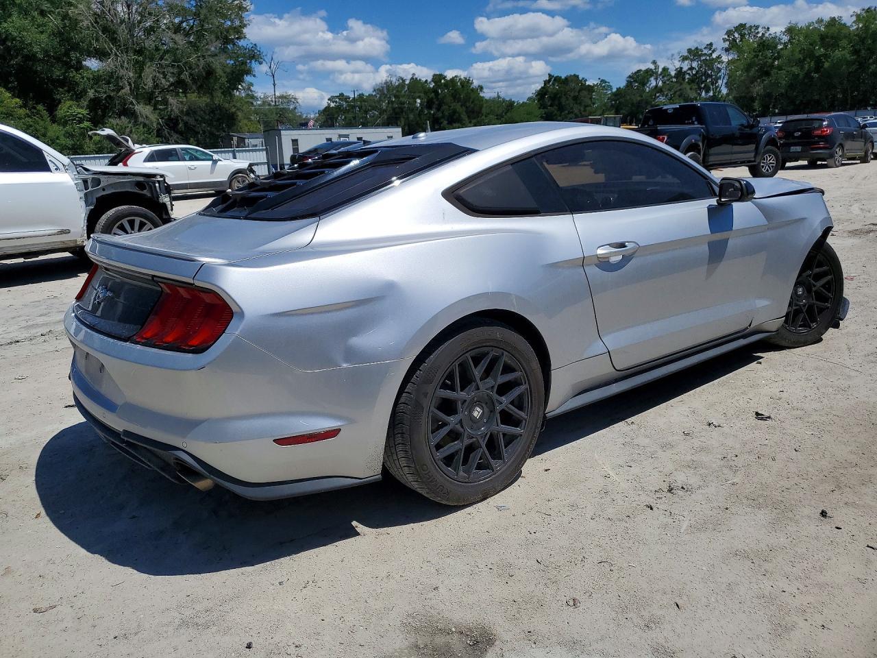 2018 Ford Mustang - zdjęcie 3