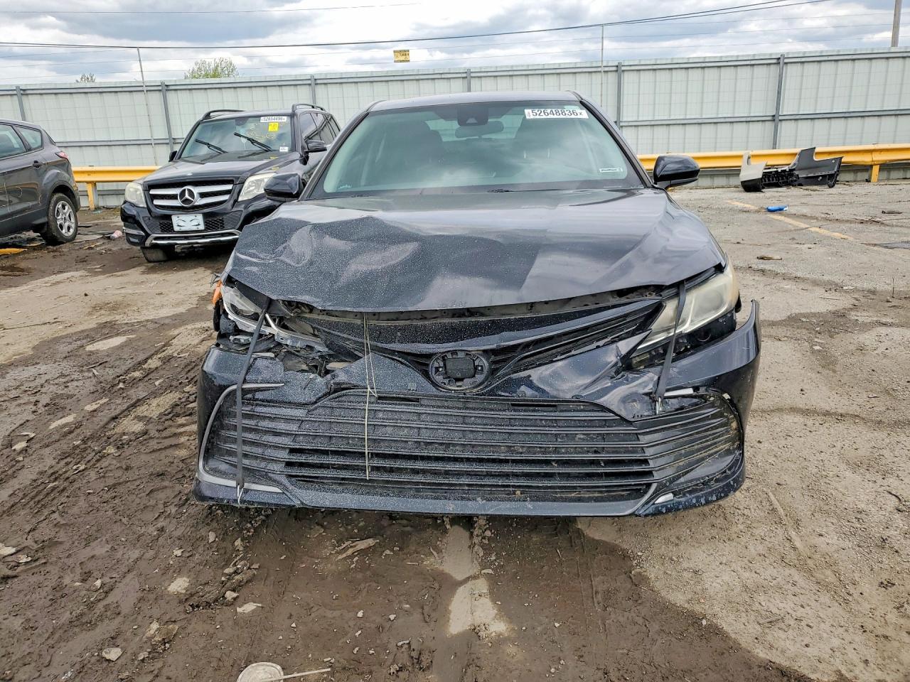 2022 Toyota Camry Le - zdjęcie 5