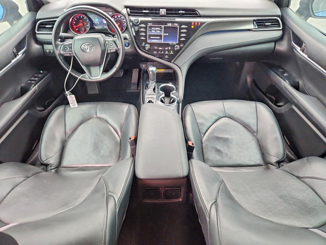 2020 Toyota Camry Xse - zdjęcie 8