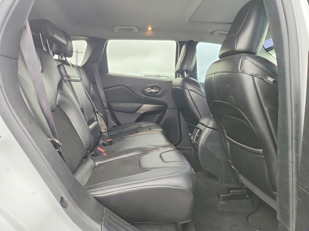 2019 Jeep Cherokee Latitude Plus - zdjęcie 11