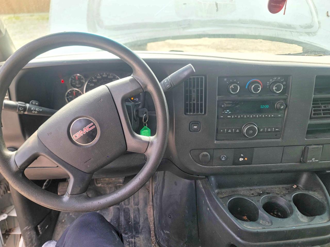 2017 GMC Savana G2500 - zdjęcie 9