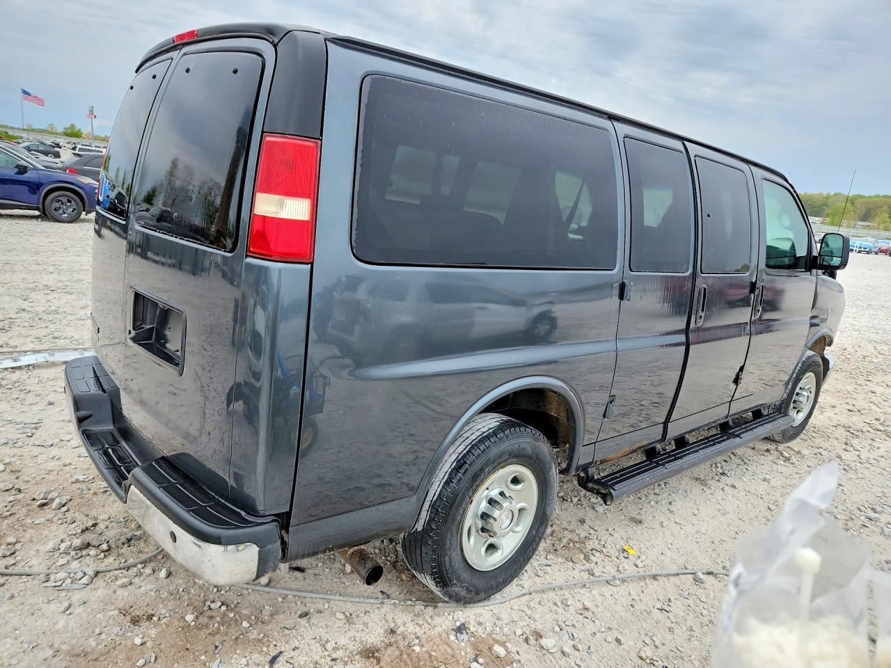 2014 Chevrolet Express G3500 Ls - zdjęcie 3