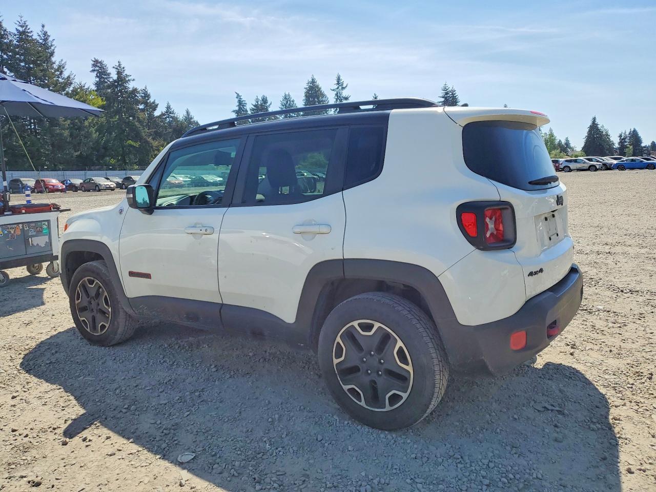 2016 Jeep Renegade Trailhawk - zdjęcie 2
