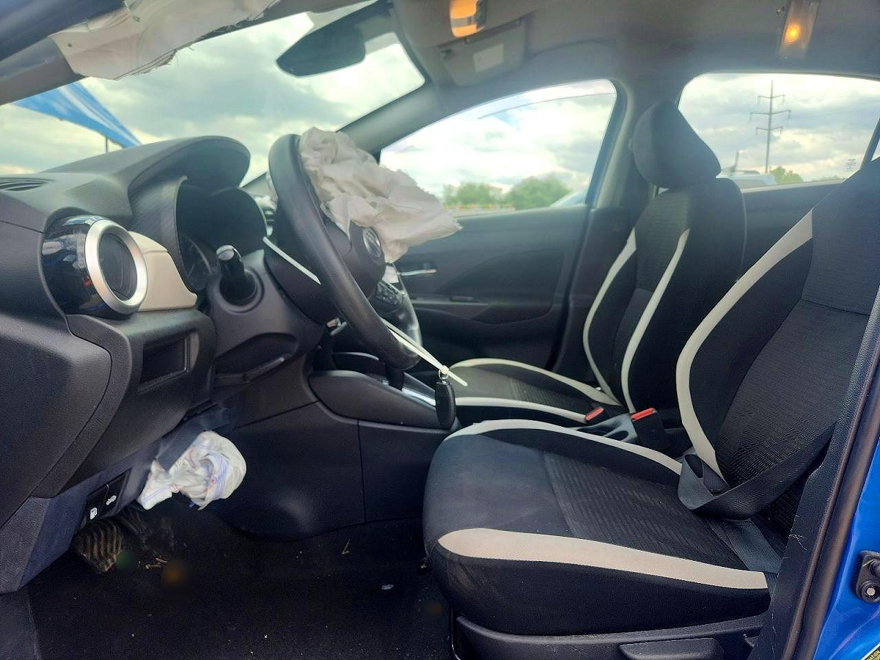 2022 Nissan Versa Sv - zdjęcie 7