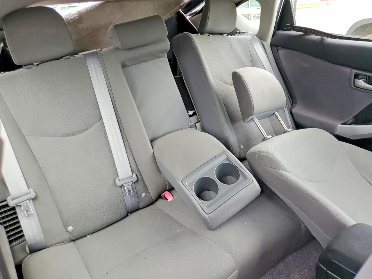 2013 Toyota Prius Two - zdjęcie 10