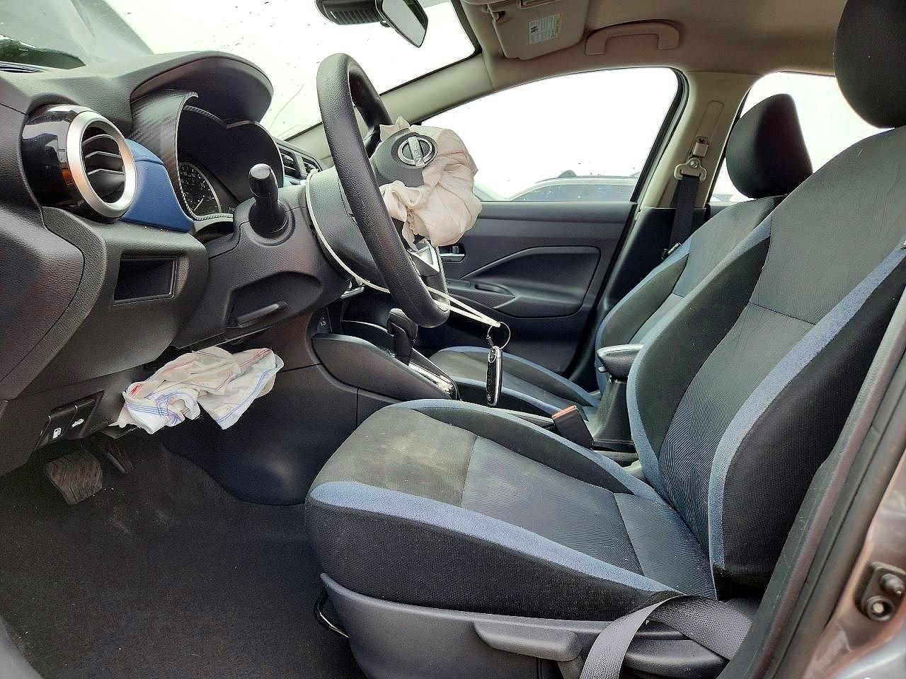 2025 Nissan Versa Sv - zdjęcie 7