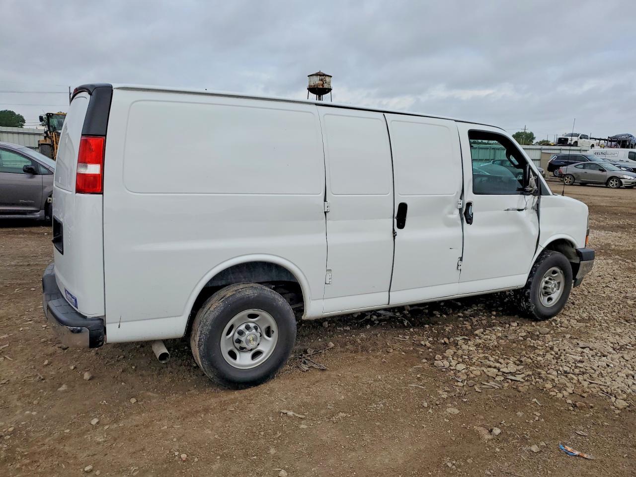 2023 Chevy Express G2500 Cargo - zdjęcie 3