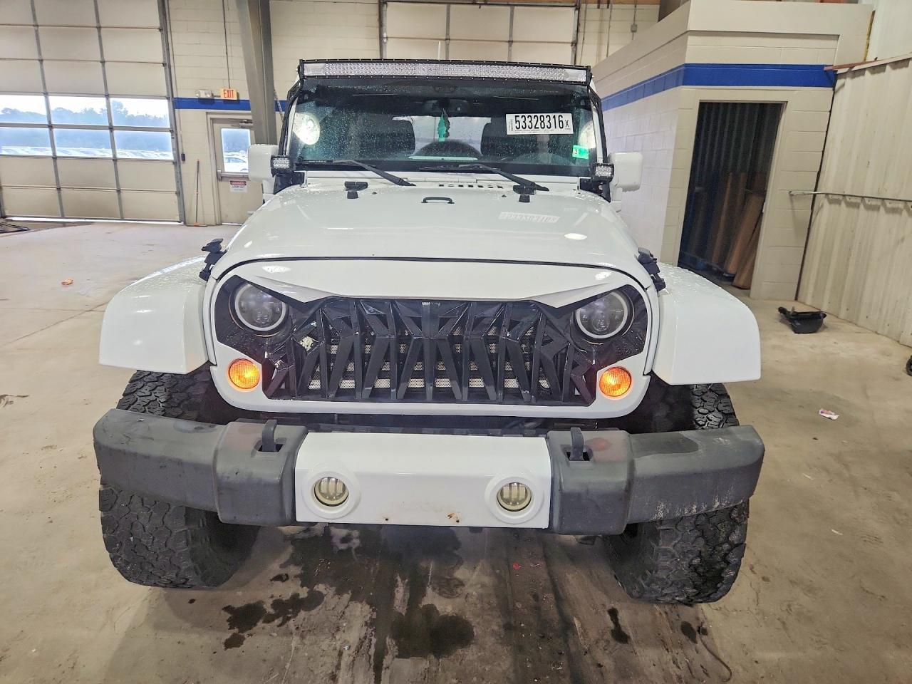 2014 Jeep Wrangler Unlimited Sahara - zdjęcie 5