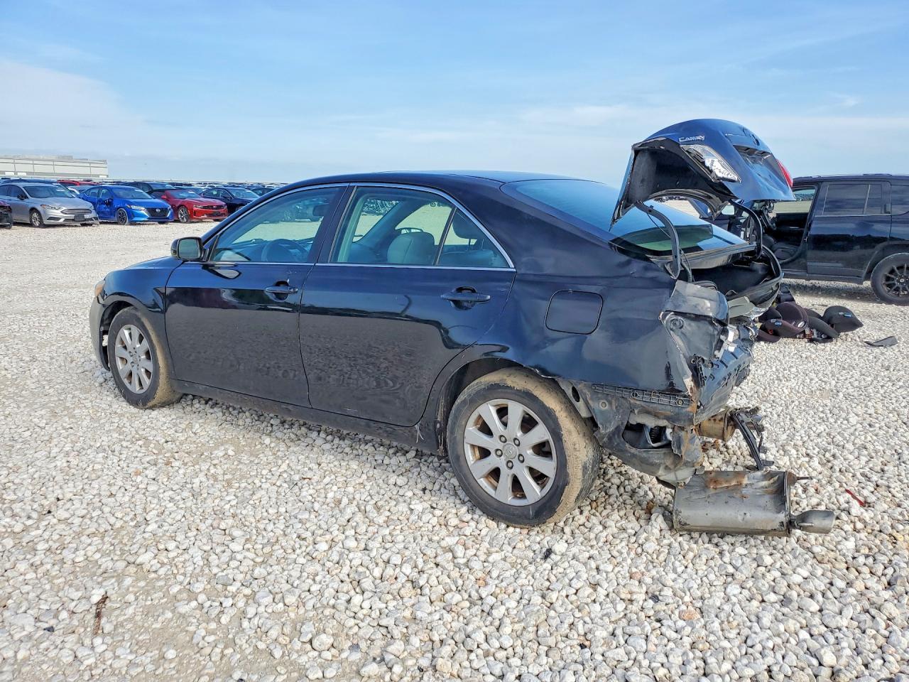 2024 Toyota Camry Xle V6 - zdjęcie 2