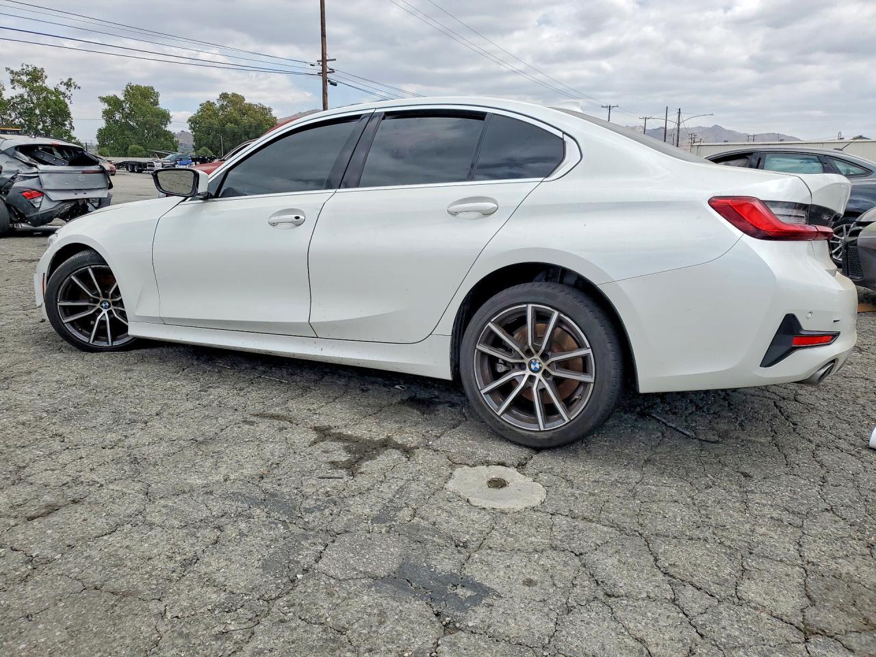 2020 BMW 330I - zdjęcie 2