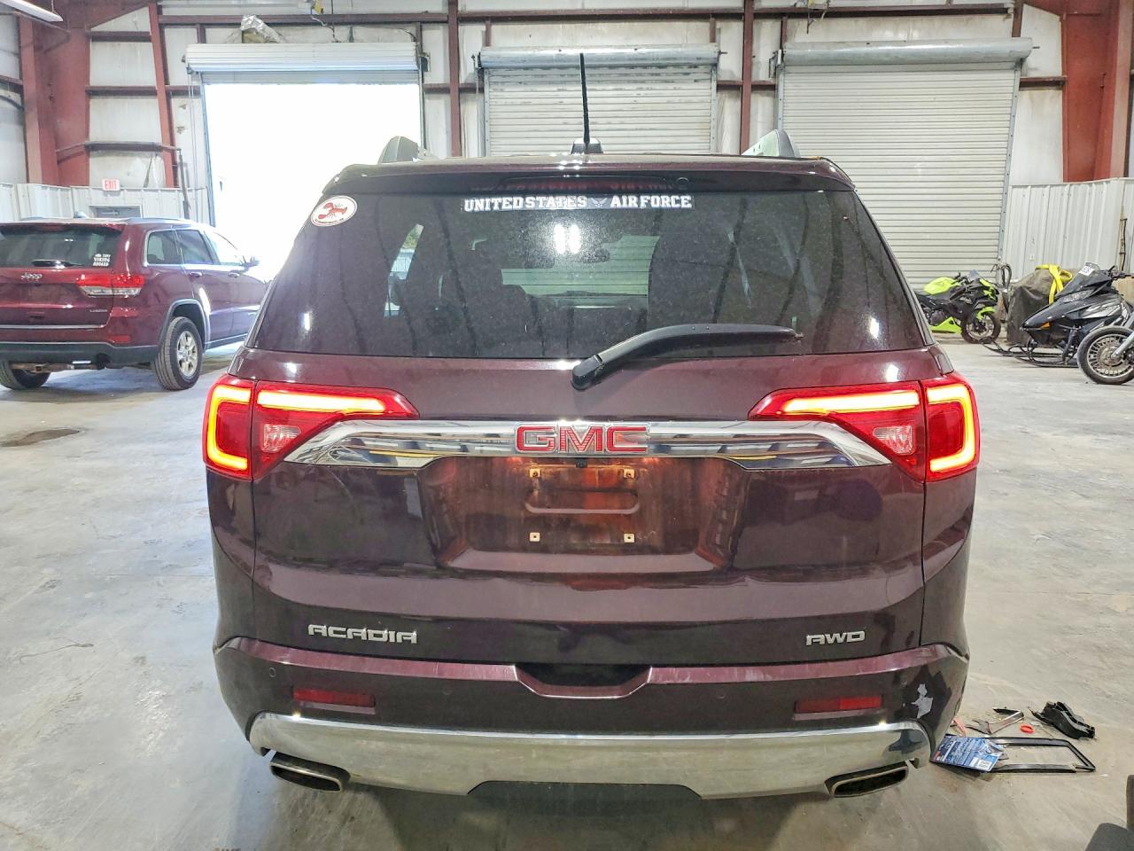 2018 GMC Acadia Denali - zdjęcie 6