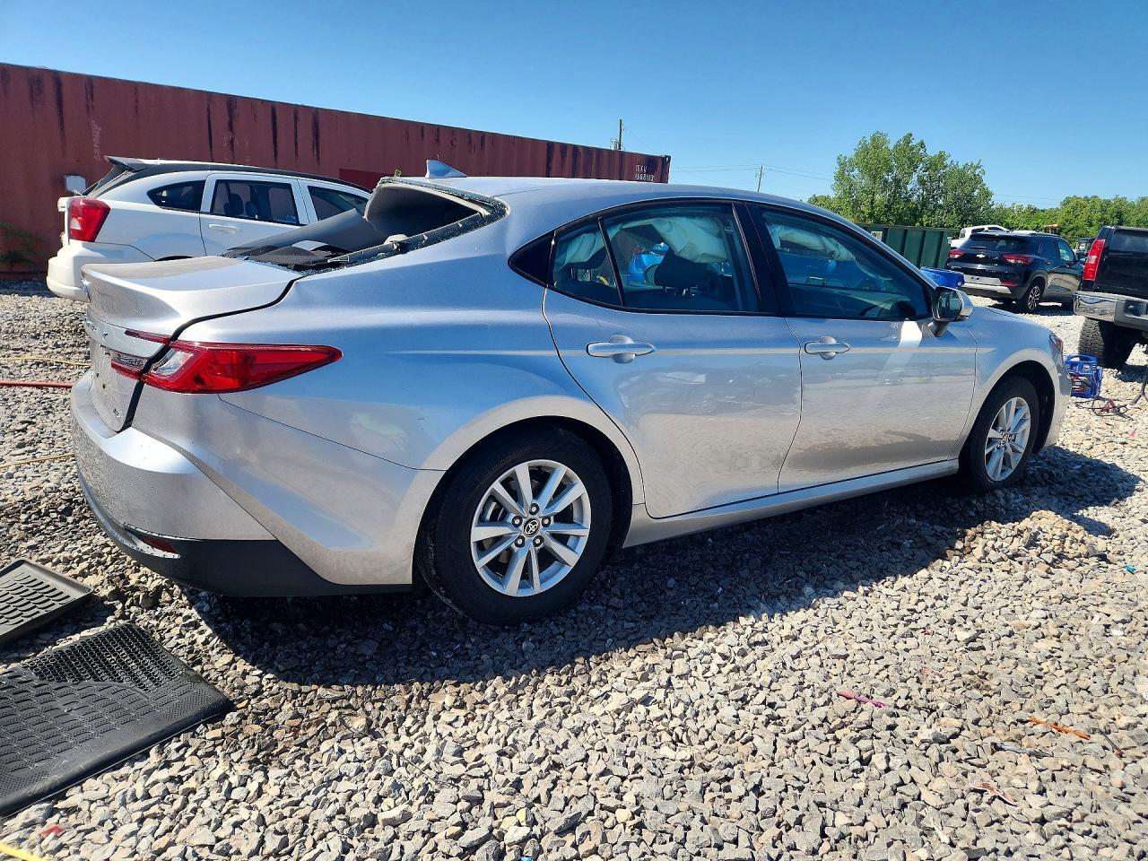 2025 Toyota Camry Le - zdjęcie 3