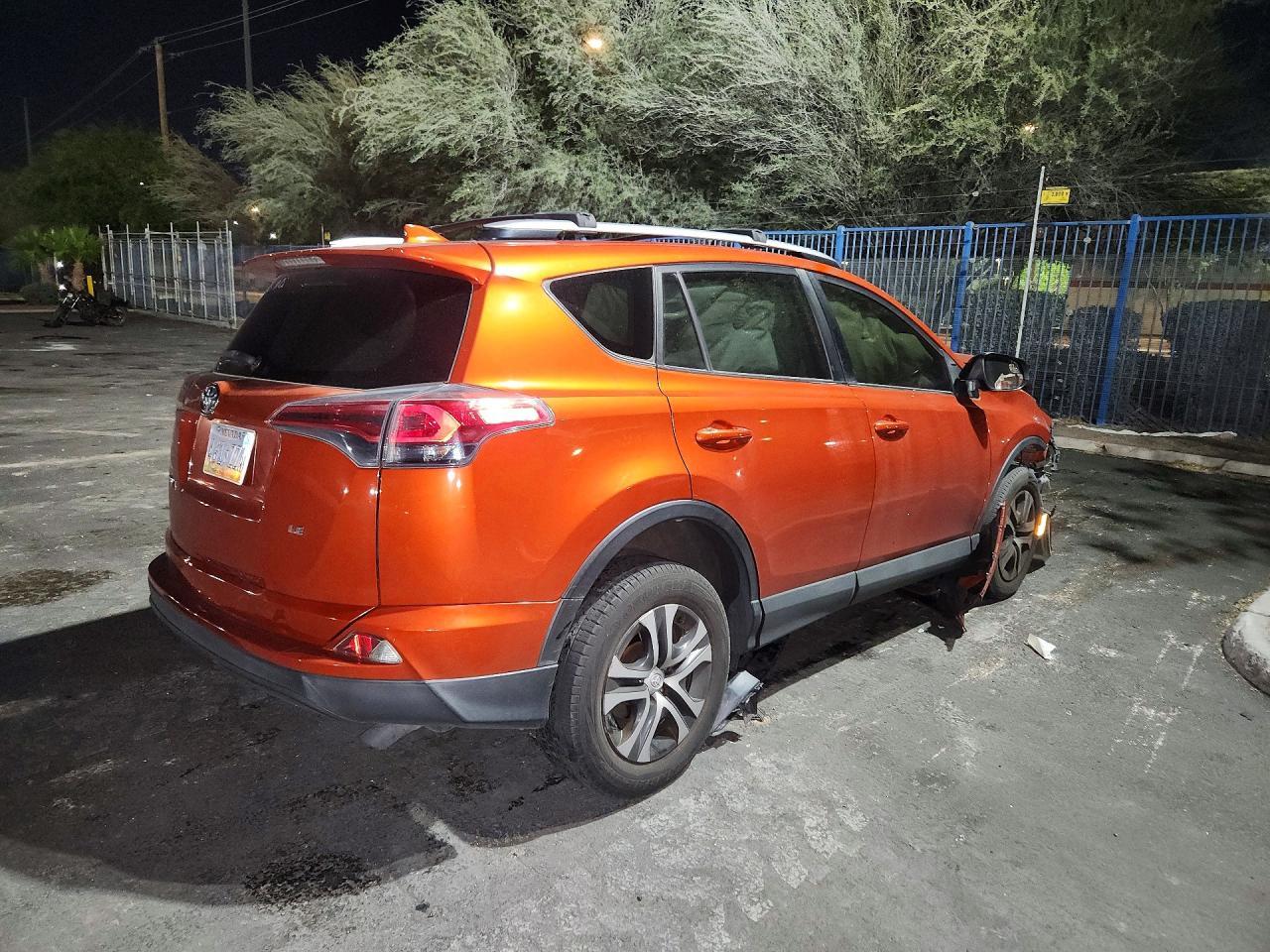 2016 Toyota Rav4 Le - zdjęcie 3