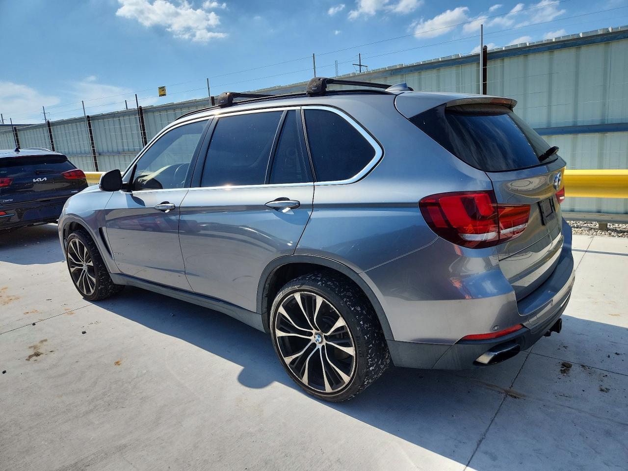 2015 BMW X5 xDrive50I - zdjęcie 2