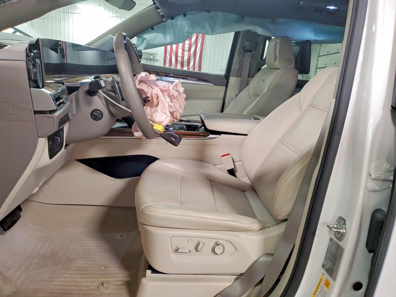 2025 Cadillac Escalade - zdjęcie 7